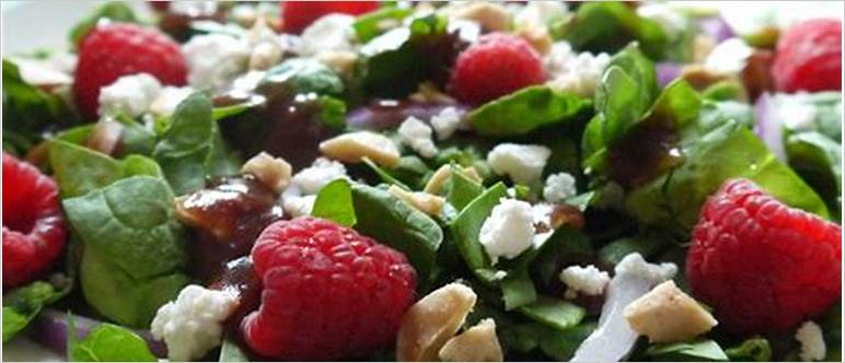 Raspberry spinach salad